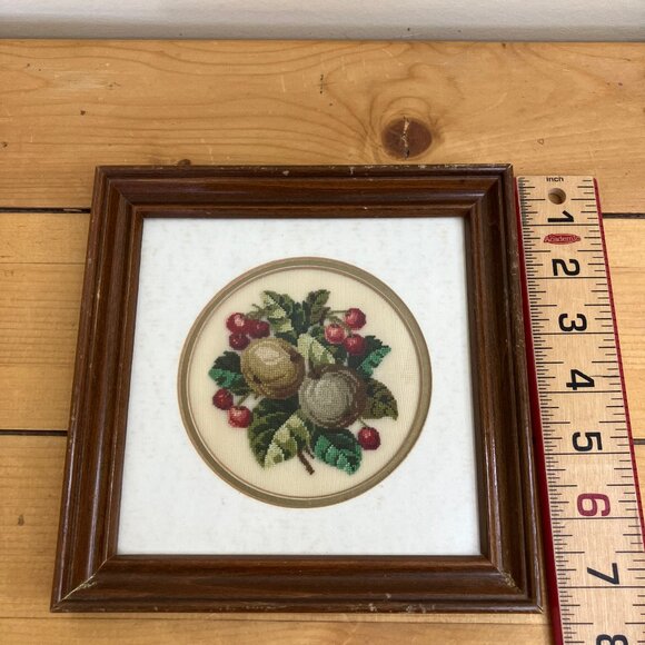 Fruit & Leaf Bunch Petit Point Completed Vtg 7" Square Framed Hand Embroidery - Picture 4 of 6